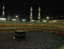 Doa Ketika Melihat Ka’bah Saat Haji dan Umrah