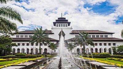 Sejarah Tentang Berdirinya Gedung Sate Bandung