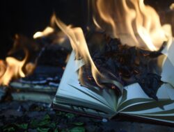 Hukum Membakar Al-Quran dengan Sengaja dalam Pandangan Islam, Inilah Akibatnya