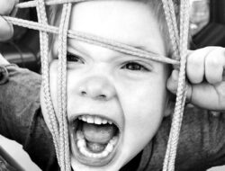 Tak Perlu Panik Bunda, Ini 5 Tips Mengatasi Tantrum pada Anak