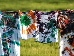 Cara Membuat Baju Motif Tie Dye ala Hippies