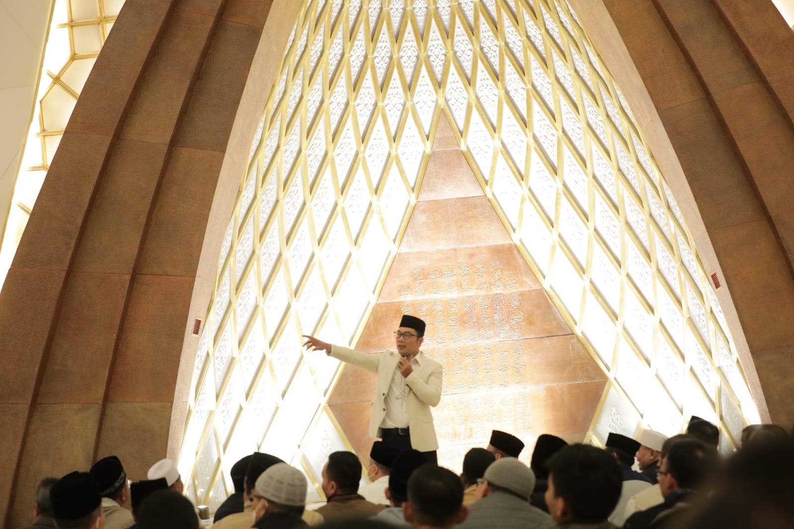 Masjid Raya Al Jabbar Semakin Viral dan Diburu Pelancong, Ridwan Kamil Langsung Buka Suara, Begini Katanya