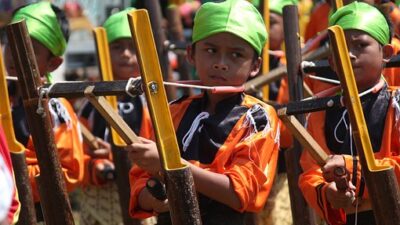 Mengenal 5 Alat Musik Tradisional Jawa Barat serta Cara Memainkannya