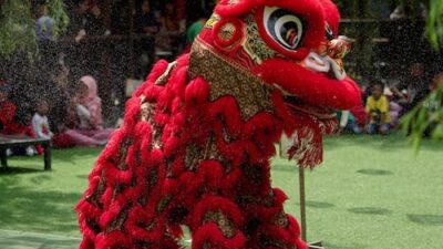 Mengenal 7 Tradisi Imlek Di Indonesia, Salah Satunya Barongsai