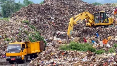DLH Kota Bandung Ungkap Alasan Pengangkutan Sampah di TPA Sarimukti Terkendala