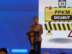PPKM Dicabut, Jokowi Hapus Aturan Pemakaian Masker di Luar Ruangan