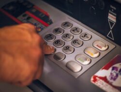 Cara Mengatasi Kartu ATM yang Tertelan