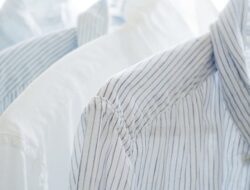 5 Cara Menghilangkan Noda Kuning Pada Baju Putih