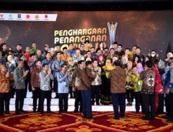 Garda Terdepan Penanganan Covid-19 di Indonesia, Holding BUMN Farmasi Raih Penghargaan PPKM Award 2023