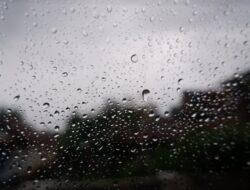 Prakiraan Cuaca Kota Bandung, Rabu 15 Maret 2023 : Di Kota Bandung, Pagi dan Malam Hari akan Berawan Sedangkan Siang Hingga Sore Hari akan Diguyur Hujan