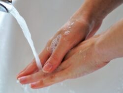 AWAS! Bahaya Mengintai jika Tidak Cuci Tangan setelah Keluar Toilet