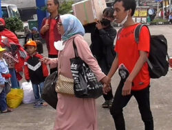 Ribuan Warga Sumedang Kembali ke Perantauan Melalui Terminal Ciakar