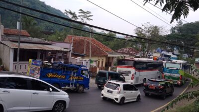 Pantauan Mudik: H-3 Lebaran Jalur Nagreg Dipadati Kendaraan
