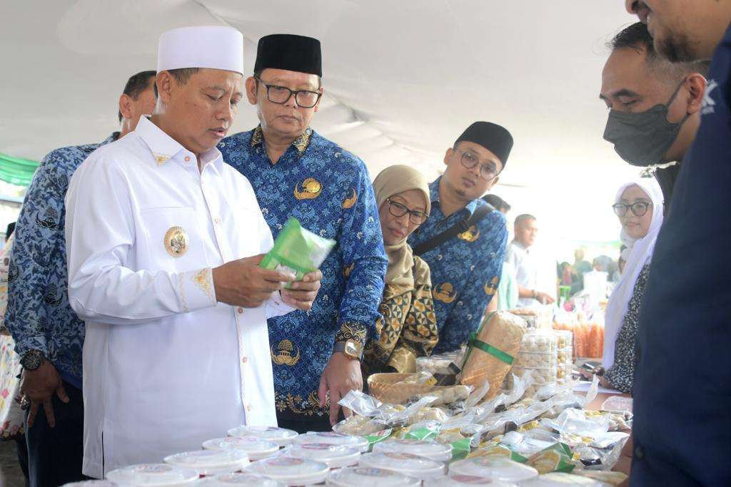 Pemerintah Daerah Provinsi (Pemdaprov) Jawa Barat (Jabar) melalui Dinas Koperasi dan Usaha Kecil (Diskuk) Jabar menggelar Bazar Ramadan dan Bakti Sosial 2023.