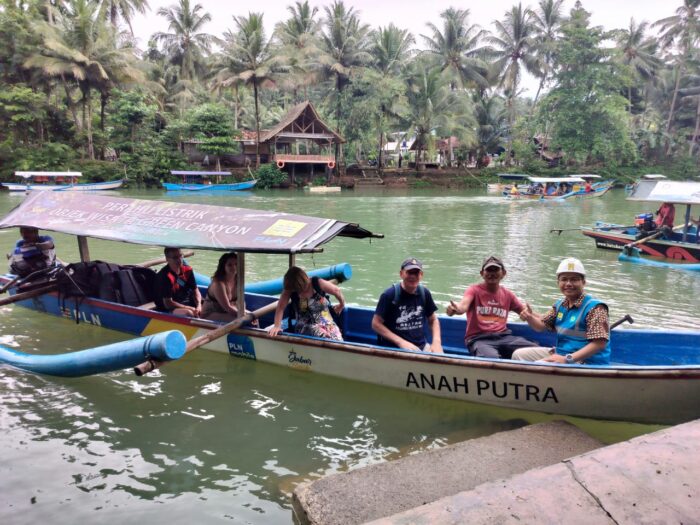 Manjakan Pelancong, PLN Sediakan SPKLU untuk Sektor Wisata Jawa Barat