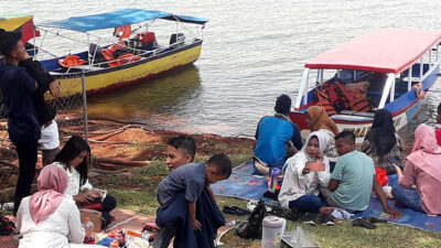 Libur Lebaran 2023, Objek Wisata Cisema Sumedang Diserbu Warga