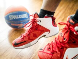 5 Rekomendasi Sepatu Basket Muraah dan Berkualitas