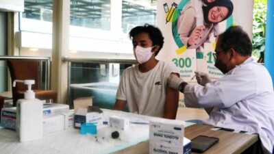 Dorong Pemutusan Rantai Penularan Covid-19 : BUMN Gelar Program Vaksinasi Booster Gratis