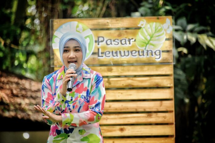 Ramaikan Pasar Leuweung, Atalia Ridwan Kamil Turut Promosikan Teh dan Kopi Jabar