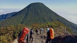 7 Persiapan Penting Sebelum Mendaki Gunung, Jangan Sampai Terlewat