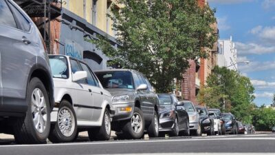Cara Aman Memarkirkan Mobil secara Pararel agar Tidak Menyenggol Mobil Lain