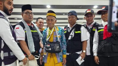 Mbah Harun, Jemaah Haji Tertua Indonesia Berusia 119 Tahun Tiba di Madinah