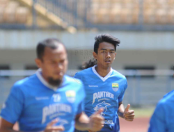 Resmi Teken Kontrak dengan Persib, Kakang Rudianto Siap Jalankan Instruksi Pelatih