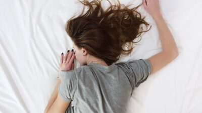 Coba Tidur Tanpa Bantal, dan Rasakan Manfaatnya