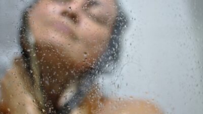 5 Manfaat Mandi Air Dingin di Pagi Hari bagi Kesehatan, Salah Satunya Menurunkan Berat Badan