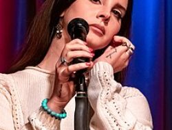 Lirik Lagu Radio – Lana Del Rey, Tentang Perjalanan Karir Sang Penyanyi