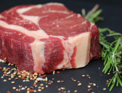 BISA BERBAHAYA, 5 Dampak Buruk Makan Daging Kurban Berlebih bagi Kesehatan