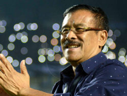 Tepati Janji, Umuh Muchtar Beri “Kadeudeuh” kepada Skuad Persib Usai Tumbangkan Borneo FC