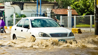 Akibat Hujan Deras, Bandung Dikepung Banjir hingga Jalan Tertutup Lumpur Akibat Luapan Sungai