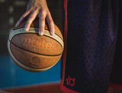 6 Teknik Dribble pada Olahraga Bola Basket yang Wajib Dipelajari