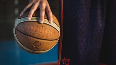 8 Teknik Dasar Olahraga Bola Basket Berikut Penjelasannya