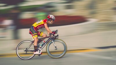 5 Merk Baju Olahraga Ternyaman untuk Kamu yang Gemar Bersepeda
