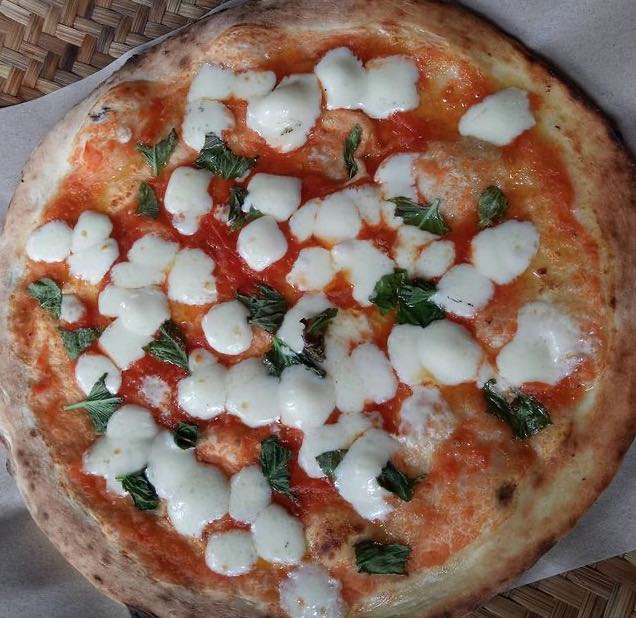 Mau Cicipi Pizza Autentik Italia di Pangandaran? Brillo Pizza Tempatnya