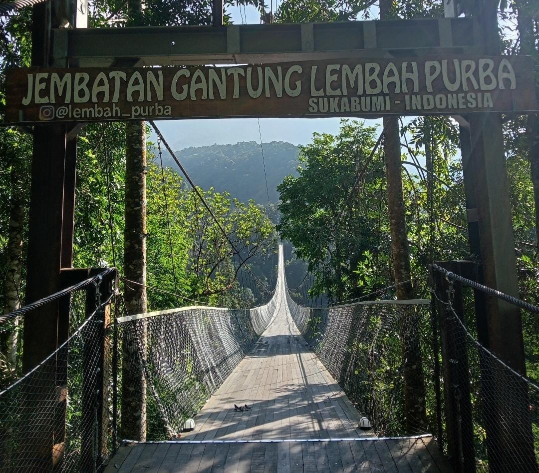 Jembatan gantung Situ Gunung_ Instagram @jembatansitugunung