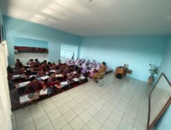 Viral Murid SDN 1 Cipeundeuy Bandung Barat Terpaksa Belajar Lesehan, Ini Penjelasan Kepala Sekolah