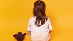 Tips Mengatasi Ketakutan Anak pada Boneka, Penting Dipahami Para Ibu