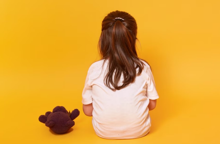 Tips Mengatasi Ketakutan Anak pada Boneka, Penting Dipahami Para Ibu
