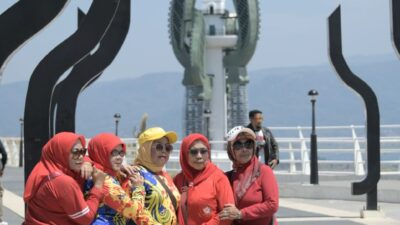Jadi Ikon Wisata Baru di Jatigede, Gubernur Ridwan Kamil Resmikan Menara Kujang Sapasang