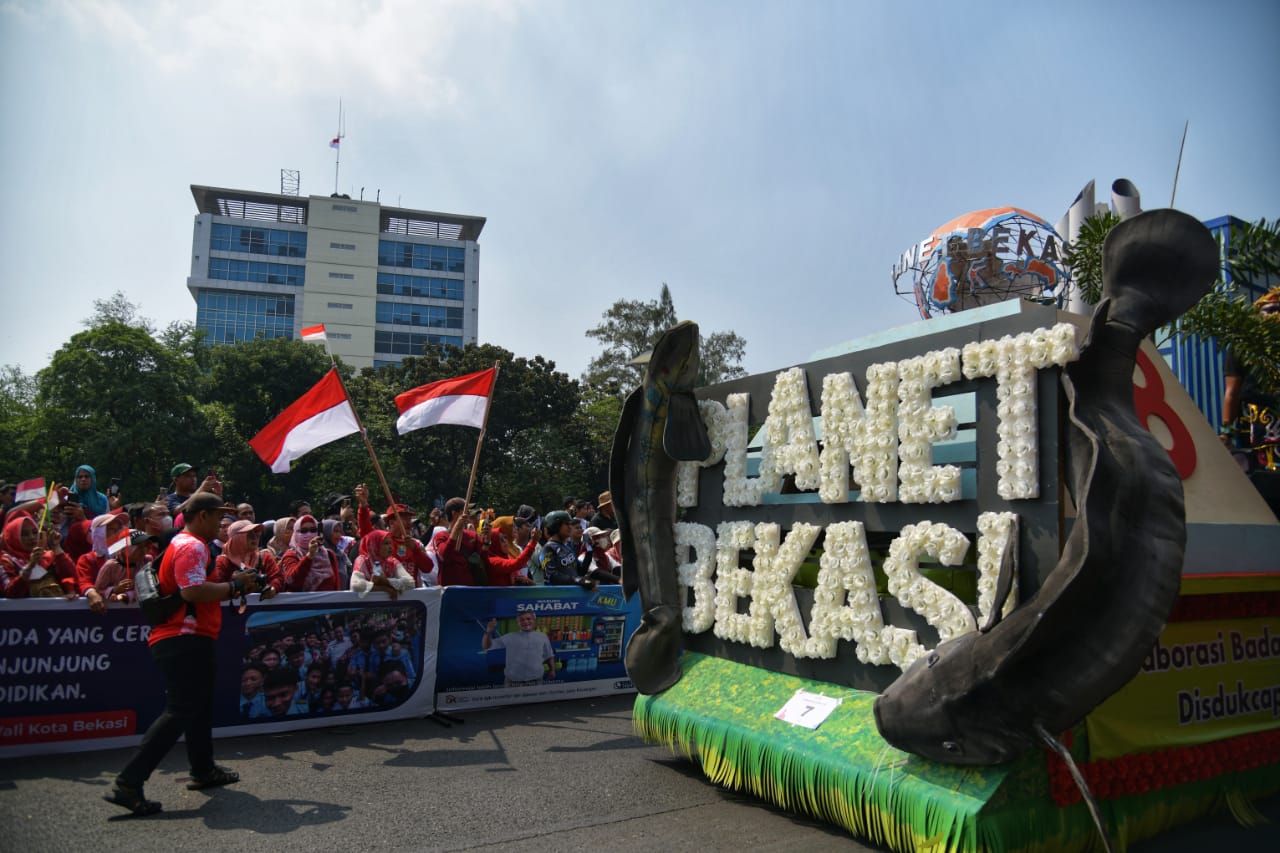 Ridwan Kamil Kagumi Karnaval Pesona Nusantara Kota Bekasi: Keren dan Luar Biasa