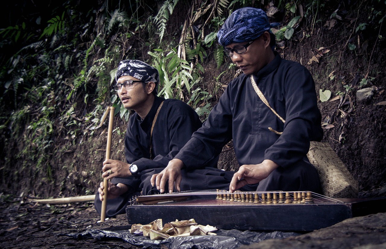 Busana Tradisional Pangsi dari Sunda