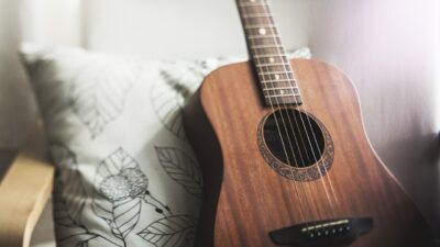 Chord Gitar Lagu Tega – Tiara Andin, Apa Lagi Yang Kamu Mau?