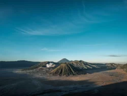 10 Fakta Menarik Gunung Bromo yang Kini Bukit Teletubbiesnya Terbakar oleh Ulah Manusia