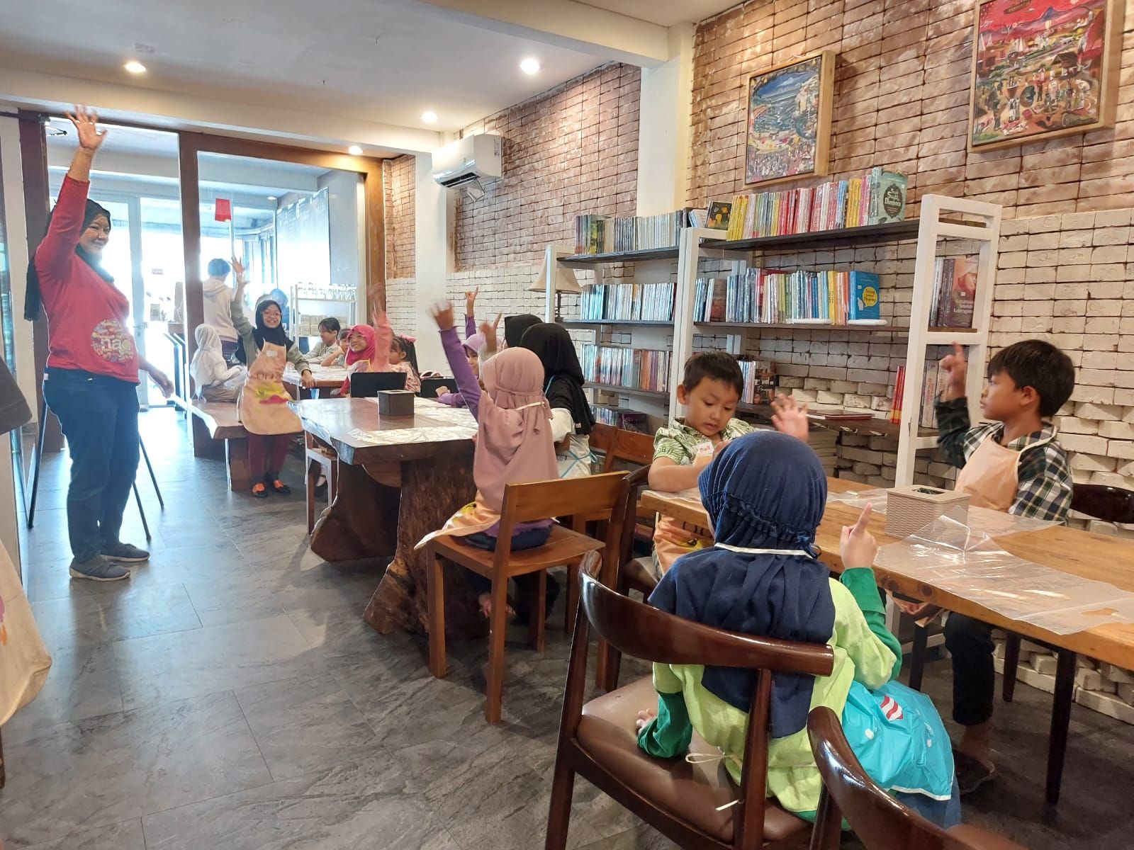 Cek 5 Kafe Perpustakaan di Bandung, Suasana Paling Cozy dan Bikin Betah
