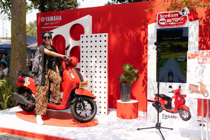 Tips Tetap Tampil Stylish Saat Naik Sepeda Motor, Ulik Gaya Fashionable di Jalanan