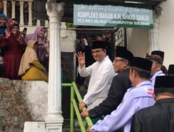 Sambangi Sukabumi, Anies Baswedan Ziarah ke Makam KH Ahmad Sanusi