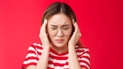 8 Tips Menghilangkan Sakit Kepala dengan Metode Pengobatan Herbal, Paling Mudah dan Murah